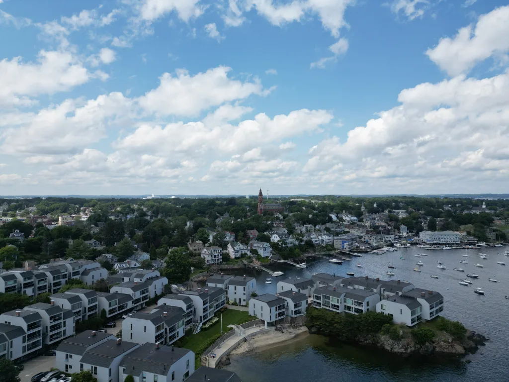 Glover Landing, Oceanfront condo complex in Marblehead MA