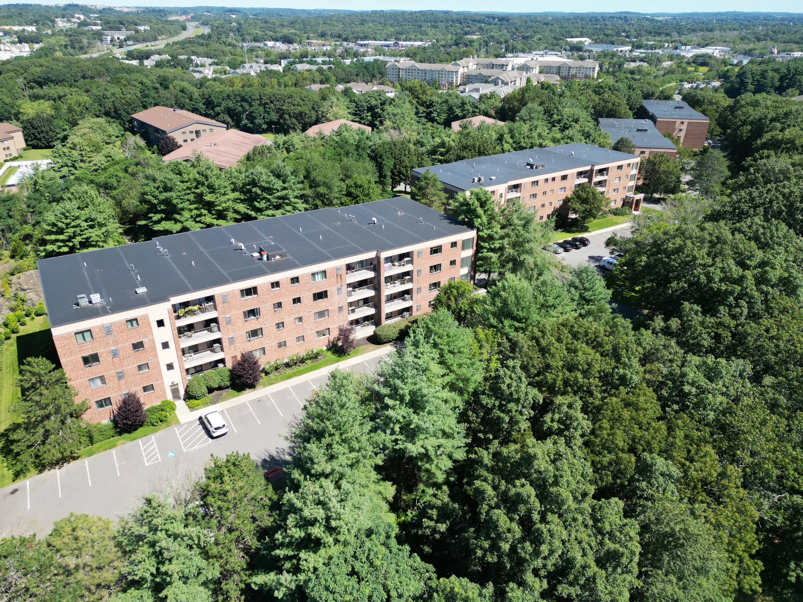 Ledgewood Condos — condo community in Peabody