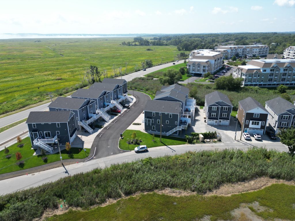 BeachPoint Crossing, Salisbury MA - 207 Beach Rd Tonwhomes