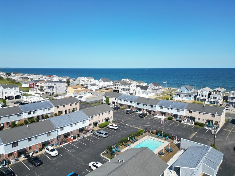 Ocean Reef, 275 N End Blvd - Salisbury Beach MA Tonwhomes